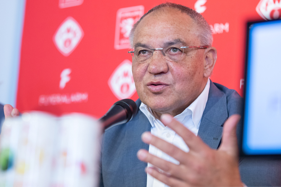 Felix Magath (67) sieht den FC Bayern München weiterhin als Titelfavoriten. Dennoch würde RB Leipzig gute Arbeit leisten.