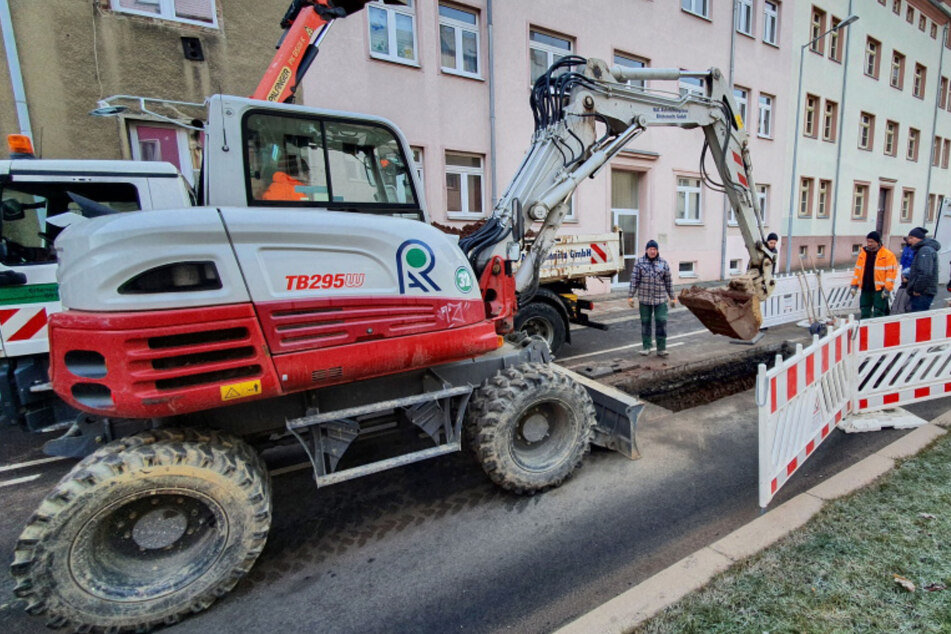 Baustellen Chemnitz: Erneuter Wasserrohrbruch in Chemnitz: Straße ist voll gesperrt