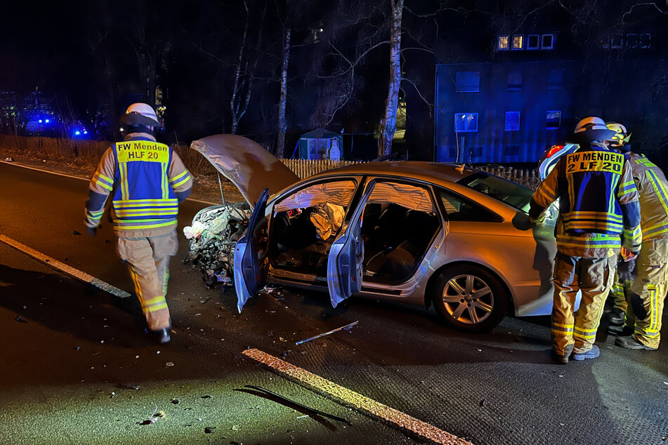 Ein Insasse (22) des Audi A6 erlitt bei dem Unfall schwerste Verletzungen.
