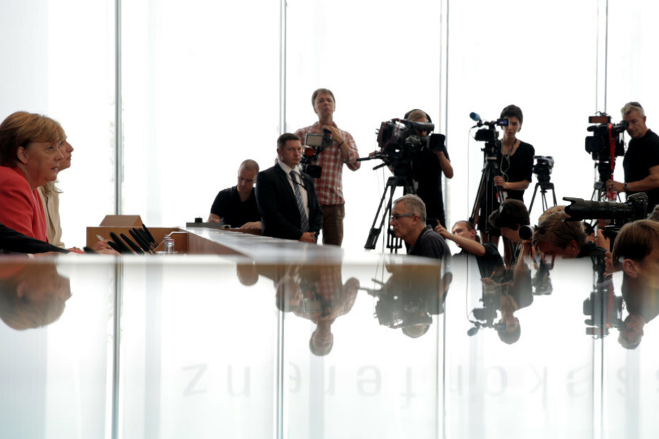 Bundeskanzlerin Angela Merkel (66, CDU) äußert sich 2015 auf einer Pressekonferenz zu aktuellen Themen der Innen- und Außenpolitik. (Archivbild)
