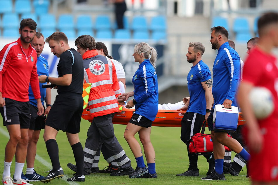 CFC-Stürmer Ephraim Eshele (22) wurde beim Heimspiel gegen den SV Babelsberg 03 verletzt vom Platz getragen.