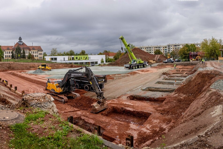 Die Halle soll im Dezember 2027 fertig sein.