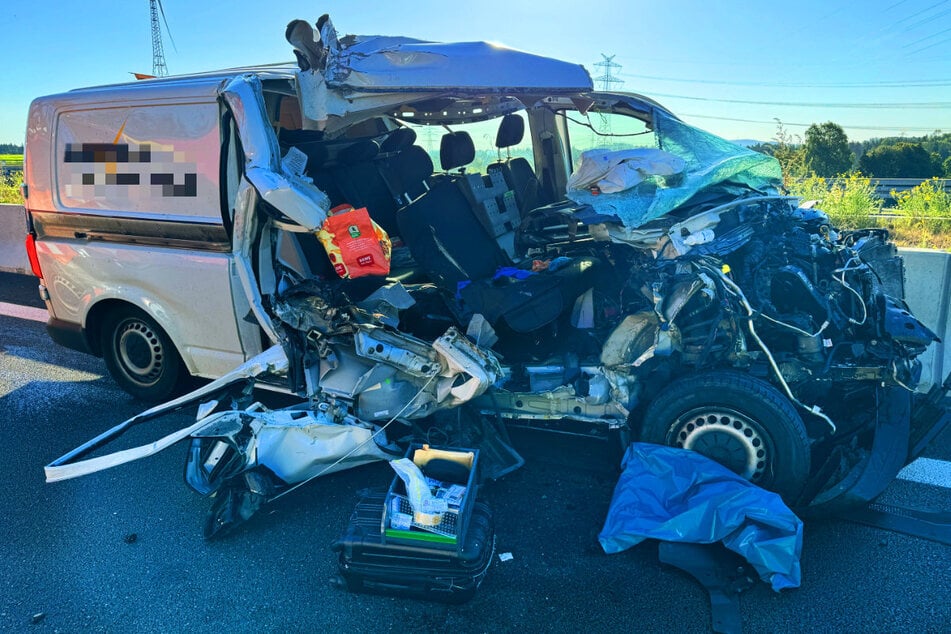 Unfall A9: Horror-Crash auf A9! Ein Toter und ein Schwerverletzter bei Überhol-Unfall