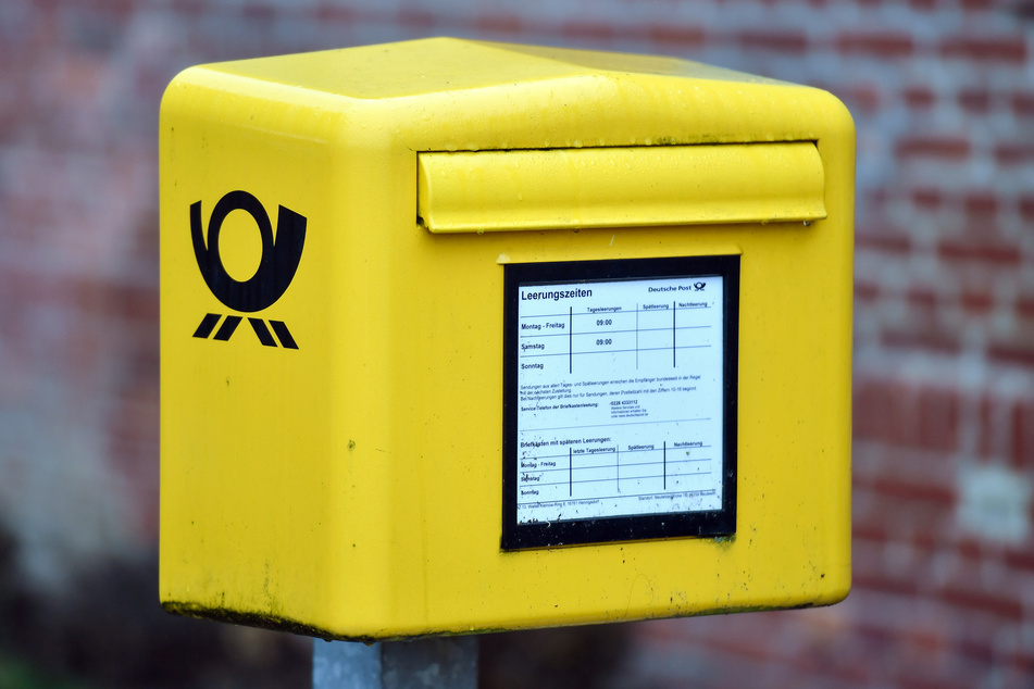 Ein Briefkasten der Deutschen Post AG.