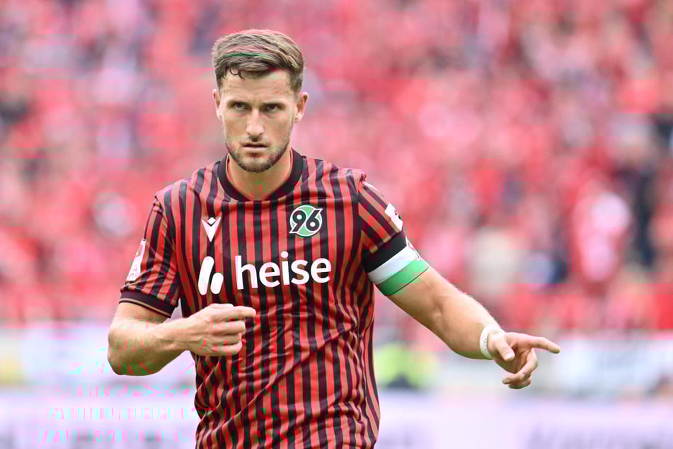 Enzo Leopold (25) ist Kapitän bei Fußball-Zweitligist Hannover 96.