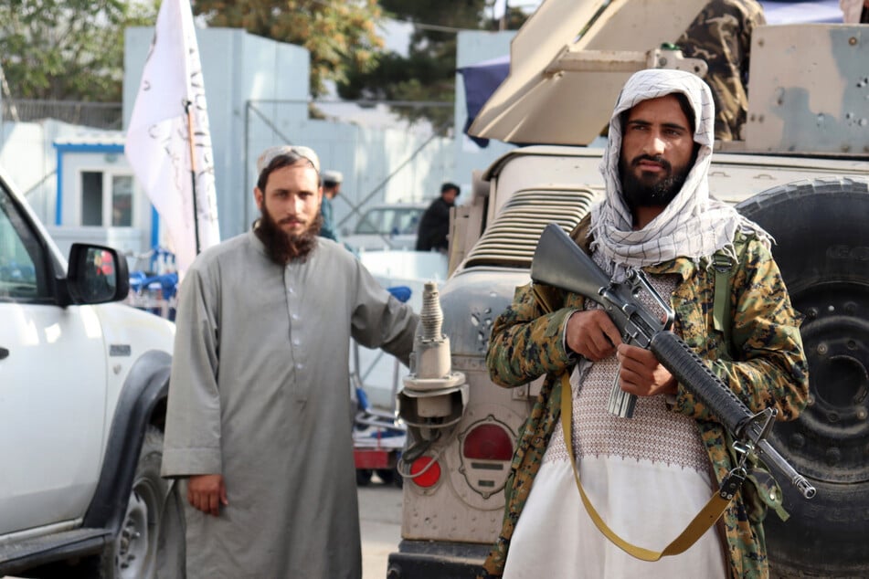 Taliban misshandeln Journalisten mit Kabeln und Peitschen
