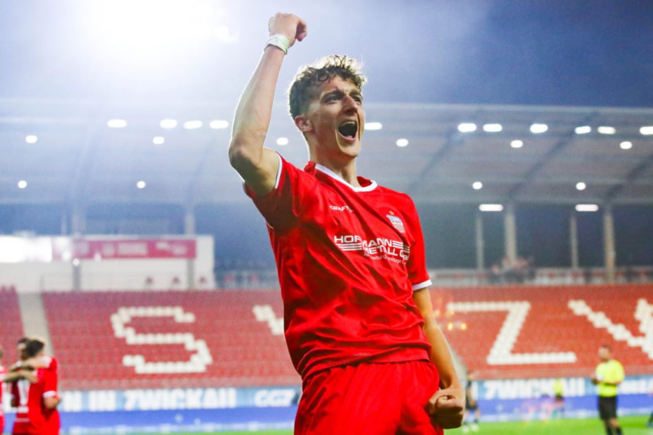 Ballt FSV-Toptorjäger Lukas Eixler (22) am Sonnabend zum sechsten Mal in Folge zu Hause die Siegerfaust?