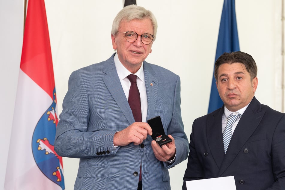 Volker Bouffier (69, CDU und Niculescu Păun.