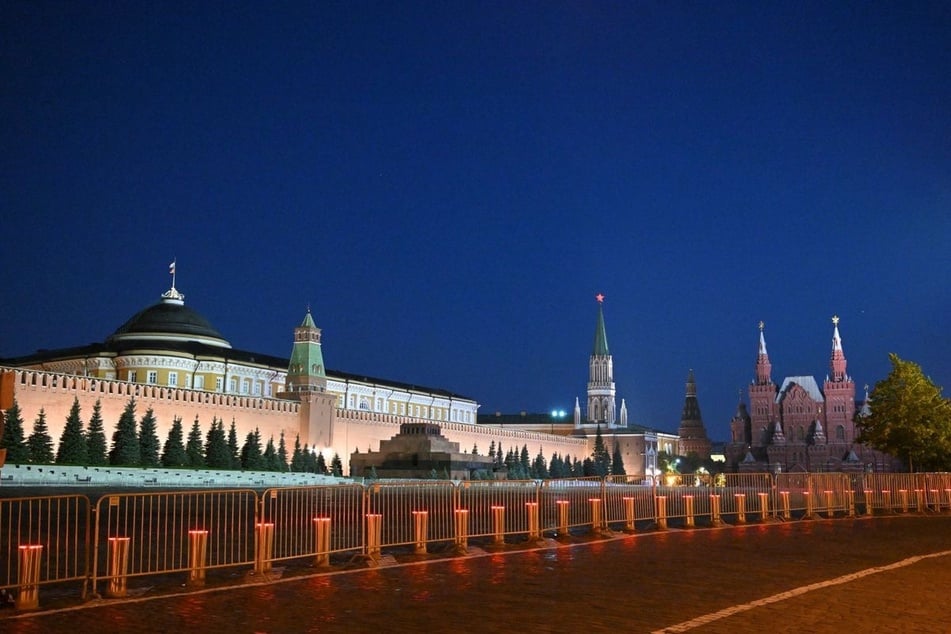 Bei der Wahl in Russland will sich Kremlchef Putin seinen Kriegskurs bestätigen lassen. Am letzten Tag der Abstimmung meldet die russische Luftabwehr massenhaft aus der Ukraineeinfliegende Drohnen.