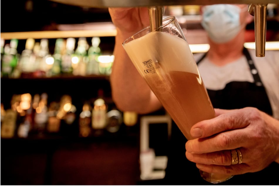 Bier-Krise in Deutschland: Tausende Liter in den Gully schütten