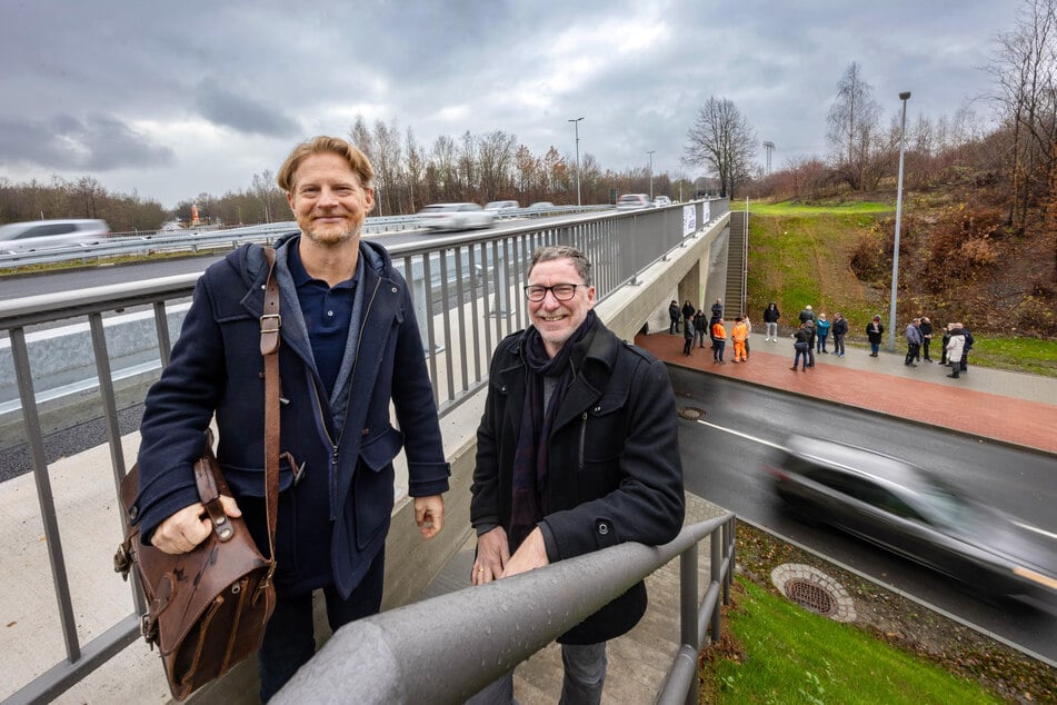 Baubürgermeister Michael Stötzer (52, Grüne, l.) gab am 29. November feierlich die Neefestraße frei.