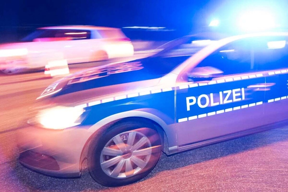 Die Polizei nahm in der vergangenen Nacht die Verfolgung eines BMWs auf. (Symbolbild)