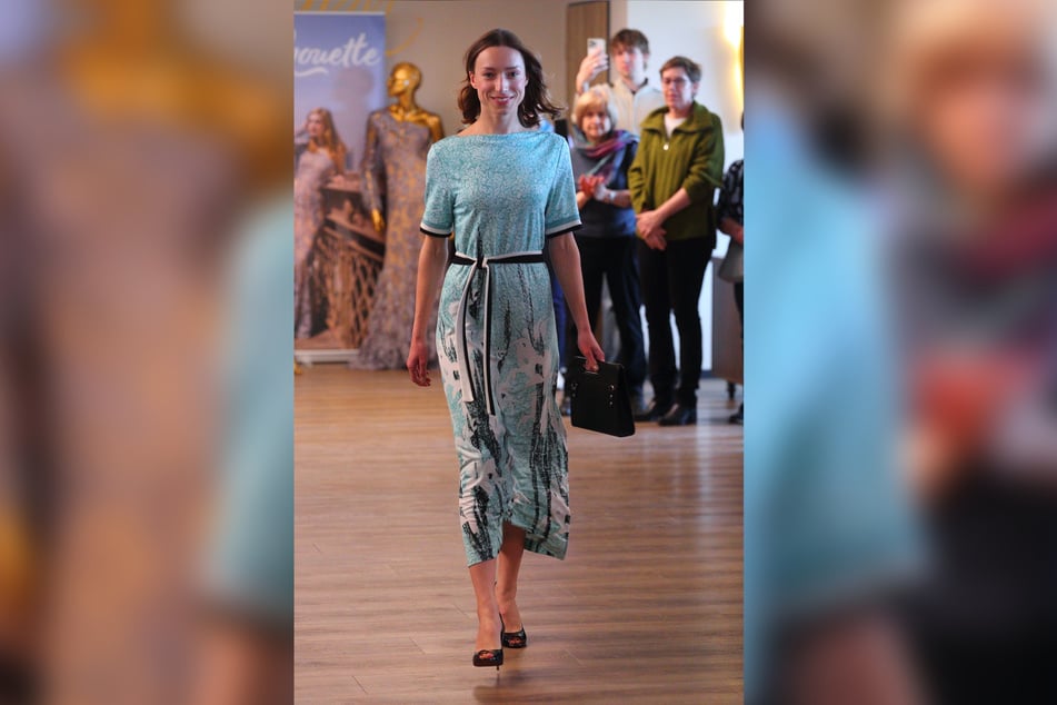 Auch Mode von "Toni Eden" wird bei der Modenschau gezeigt.