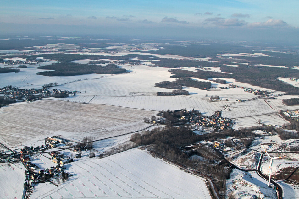 Archäologische Luftbilder mit Schnee und Sonnenschein sind ein seltenes Glück. Das Projekt "1000 Jahre Oberlausitz" wird ermöglicht durch das Regionalförderprogramm Interreg Polen Sachsen 2014-2020.