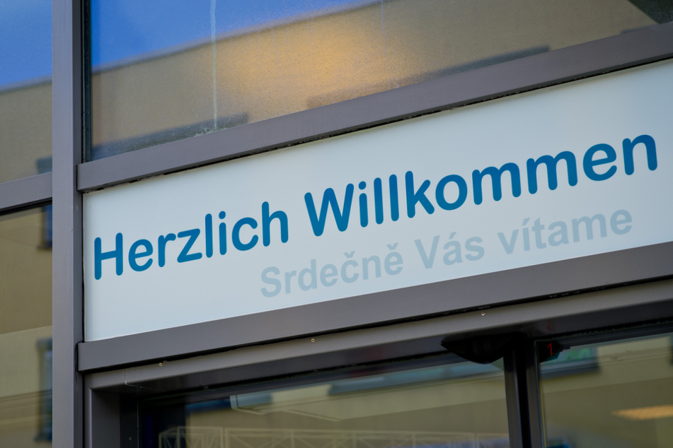 Das KEC-Einkaufzentrum in Marktredwitz (Oberfranken) begrüßt seine Besucher auf Deutsch und Tschechisch. In vielen Schulen der Grenzregion wird das Fach Tschechisch angeboten.