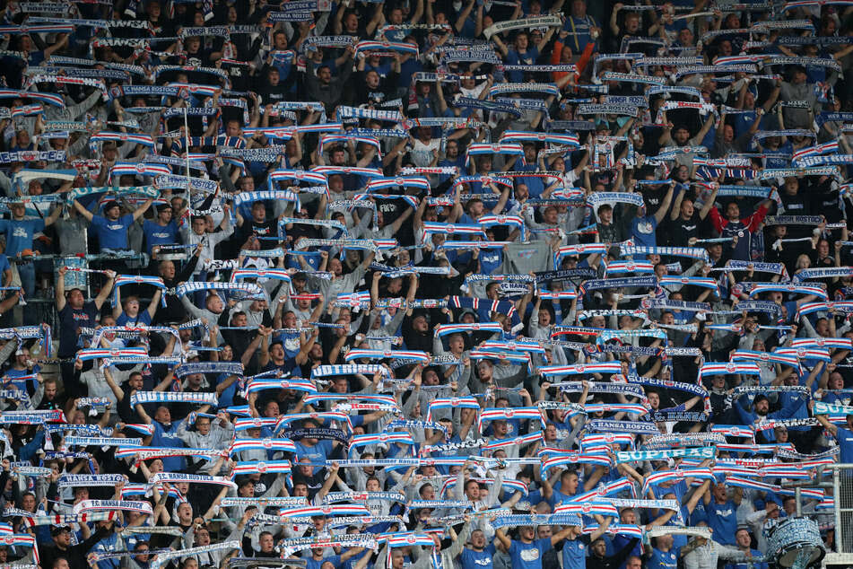 Einige Rostocker Fans hatten am Sonntag mit einem geschmacklosen Banner für Aufsehen gesorgt.