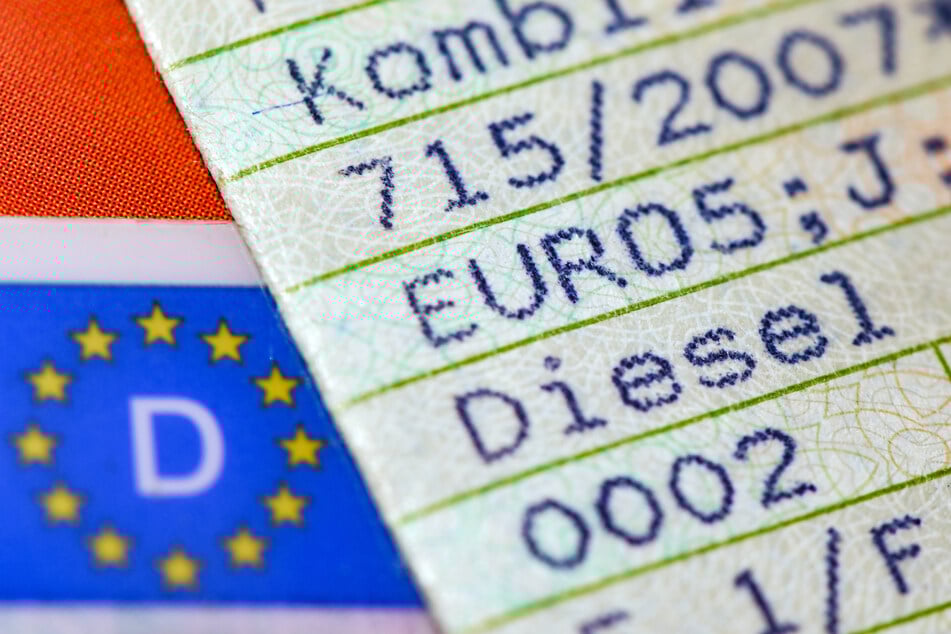 Nur wenige Zulassungsstellen in Deutschland bieten eine An- und Ummeldung eines Autos über das Internet an. (Symbolbild)