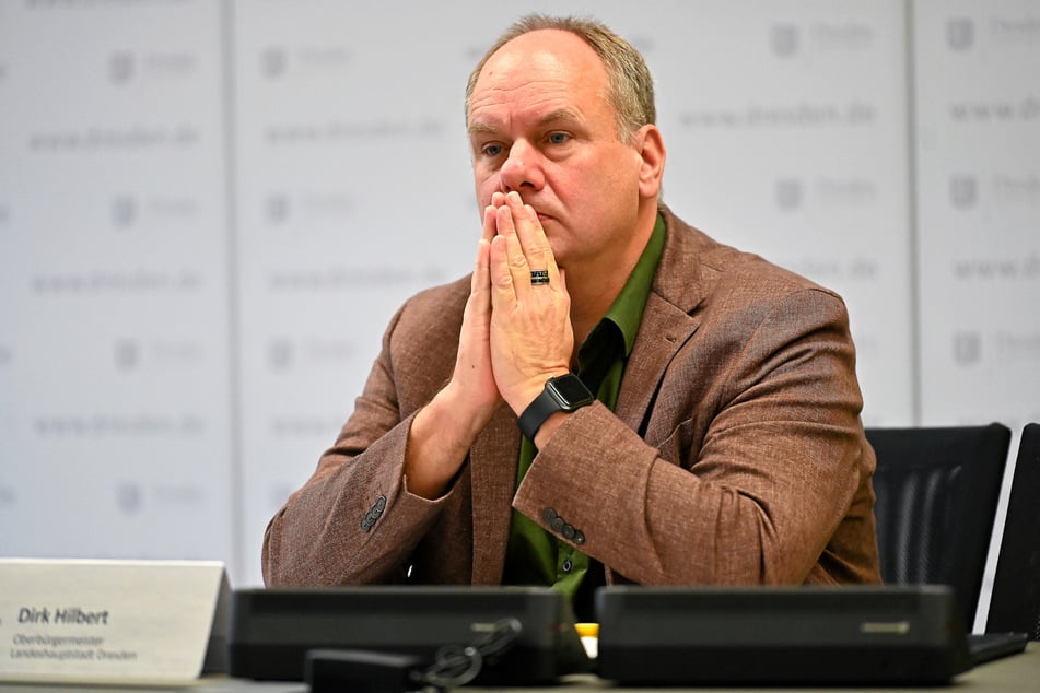 OB Dirk Hilbert (54, FDP) gab über die verschiedenen Forderungen nach Schadenersatz Auskunft.
