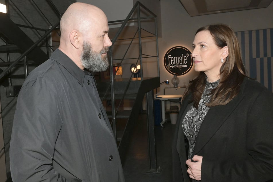 Katrin lässt sich von den Erpresser nicht beeindrucken.
