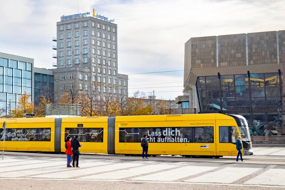 Vom 30. Dezember bis 2. Januar könnt Ihr mit dem Neujahrsticket sämtliche Straßenbahnen, Busse, S-Bahnen und Regionalzüge nutzen.