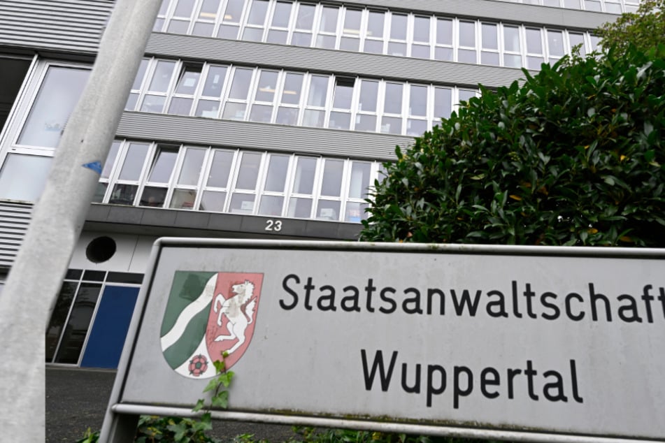 Die Staatsanwaltschaft Wuppertal wirft den drei Angeklagten versuchte Erpressung und Beihilfe in einem besonders schweren Fall vor. (Symbolbild)