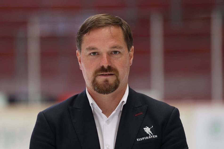 Eispiraten-Geschäftsführer Jörg Buschmann hielt am Sonntag eine Weihnachtsansprache.