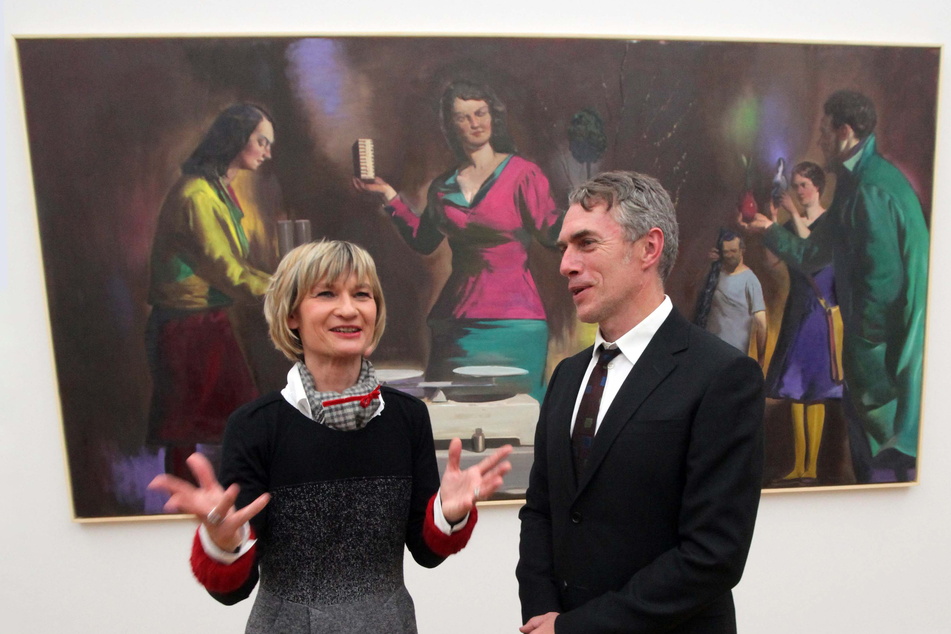Ex-OB Barbara Ludwig und Neo Rauch vor dem Werk "Die Abwägung". Es wurde 2012 in einer Ausstellung der Kunstsammlungen Chemnitz gezeigt. Seit 2013 hängt es im Ratssaal.
