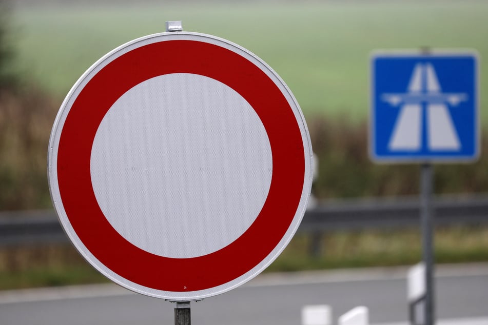Entlaufener Hund spaziert über die A3 und sorgt für Vollsperrung