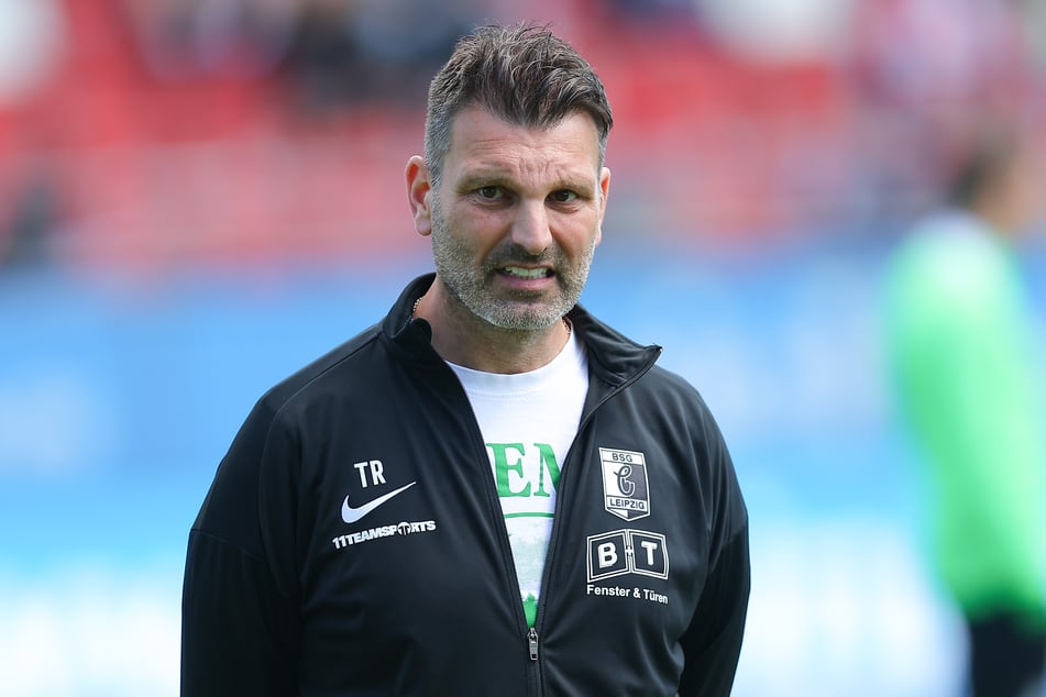 Sechs Siege, fünf Unentschieden und 16 Niederlagen: Mit dieser Bilanz konnte es mit Adrian Alipour (47) bei der BSG Chemie Leipzig nicht weitergehen.