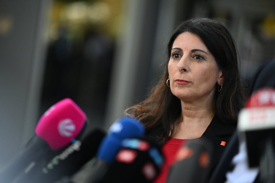 Daniela Cavallo (51), Vorsitzende des Gesamtbetriebsrats der Volkswagen AG, rechnet nach der Kündigung mit heftigen Auseinandersetzungen.