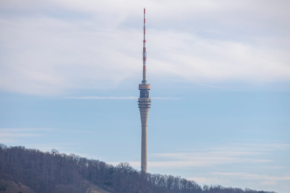 Kulturdenkmal und Wahrzeichen der Stadt: Wann der Fernsehturm wiedereröffnet werden kann, ist unklar.