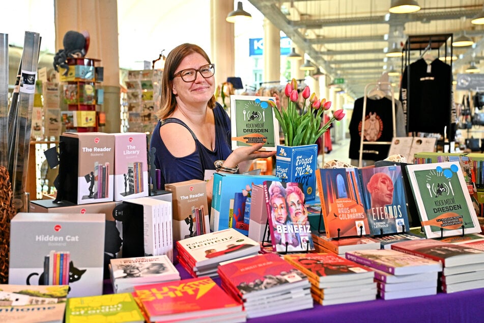 Katja Völkel (46) ist mit ihrem Ultra Violett Verlag vor Ort - und mit ihrem eigenen Buch "Koch mich! Dresden".
