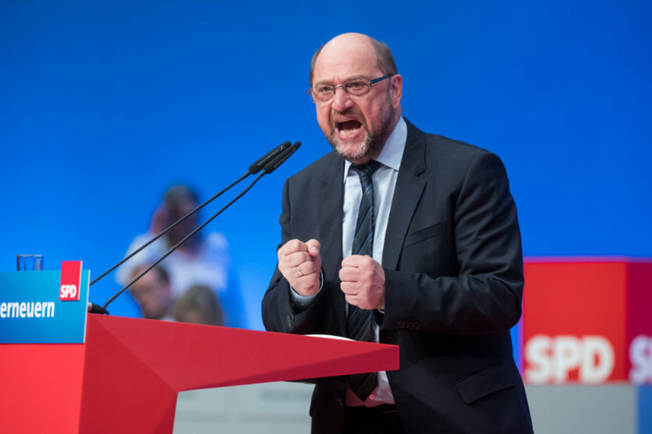 Martin Schulz beim Außerordentlichen Parteitag der SPD in Wiesbaden. (Foto: dpa)