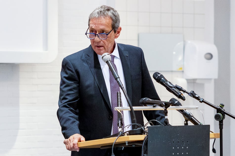 Der rheinland-pfälzische Innenminister Achim Schwickert (63, CDU) sprach unter anderem von einem tief sitzenden Schock und sicherte eine lückenlose Aufklärung zu.