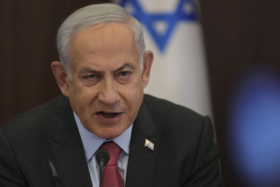 Israels Premierminister Benjamin Netanjahu (73) treibt die umstrittene Justizreform trotz der anhaltenden Proteste dagegen voran.