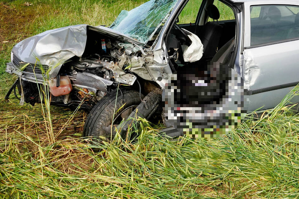 Der Fahrer (91) verstarb noch am Unfallort.