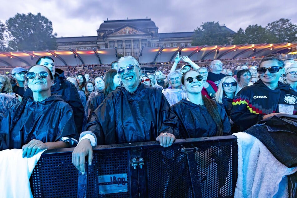 Die Fans hatten trotz des Wetters sichtlich Spaß.