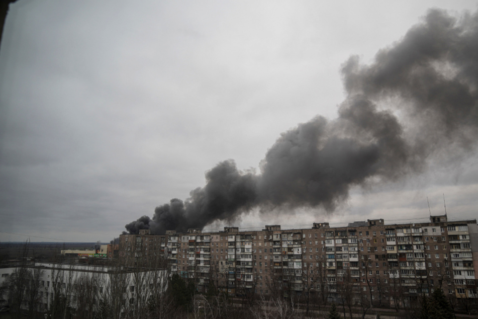 Russland hat laut eigenen Angaben seine Angriffe auf die ukrainische Stadt Mariupol fortgesetzt.