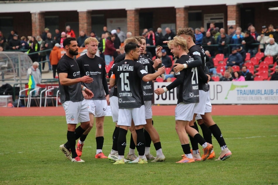 Reaktion gezeigt! Vier Tage nach dem 1:5-Debakel in Jena finden die Schwäne in Greifswald sofort zurück in die Spur.