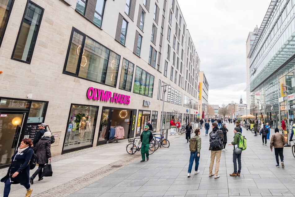 Dresden: Mit gezückter Waffe in zwei Läden: Mann nach Raubtour durch Dresdner Altstadt geschnappt