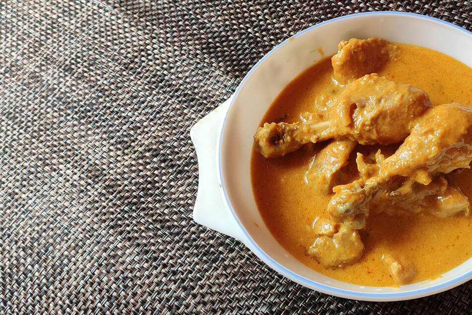 Chicken korma is very simple, but very delicious.