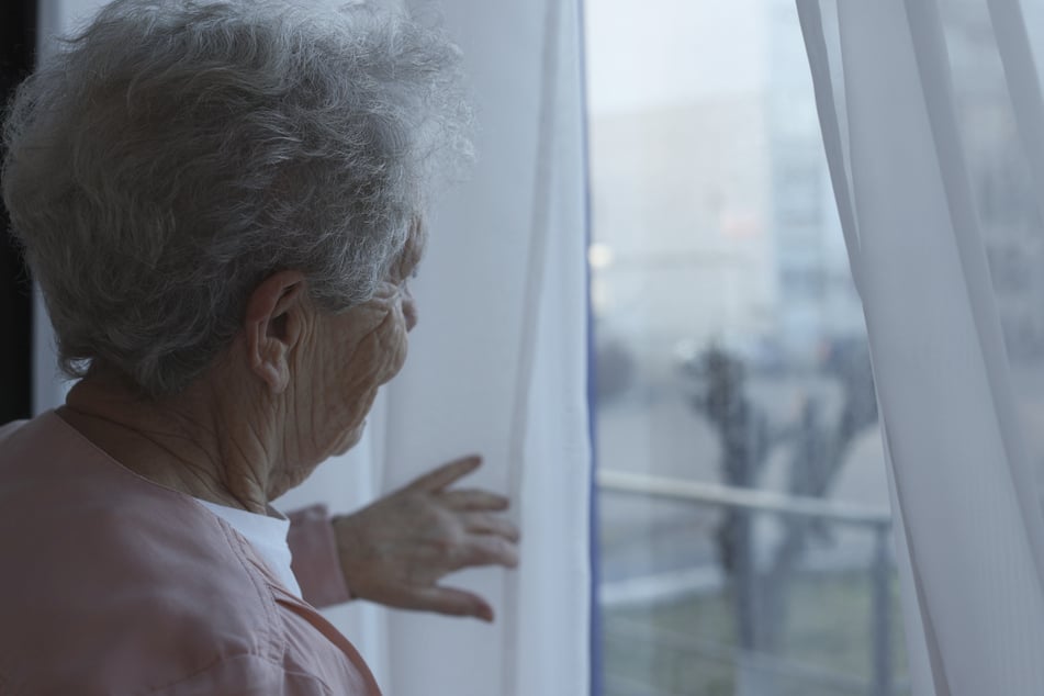 Für die Nachbarin scheint es ein Highlight zu sein, die Lieferanten vor ihrer Haustür zu beobachten. (Symbolfoto)