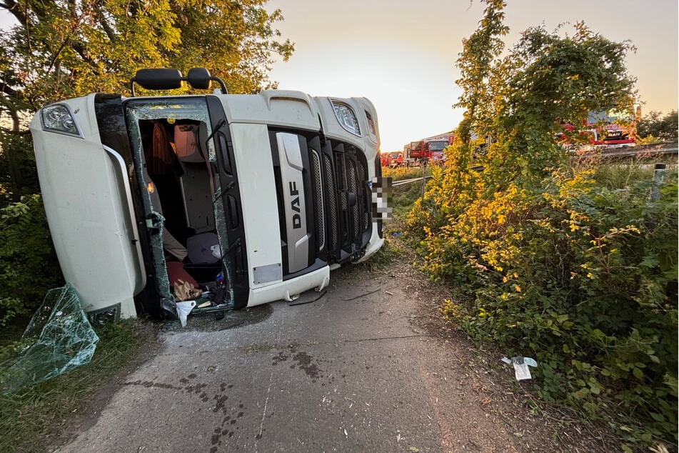 Am heutigen Dienstagabend ist ein Lkw auf der A4 kurz vor Wilsdruff von der Fahrbahn abgekommen.