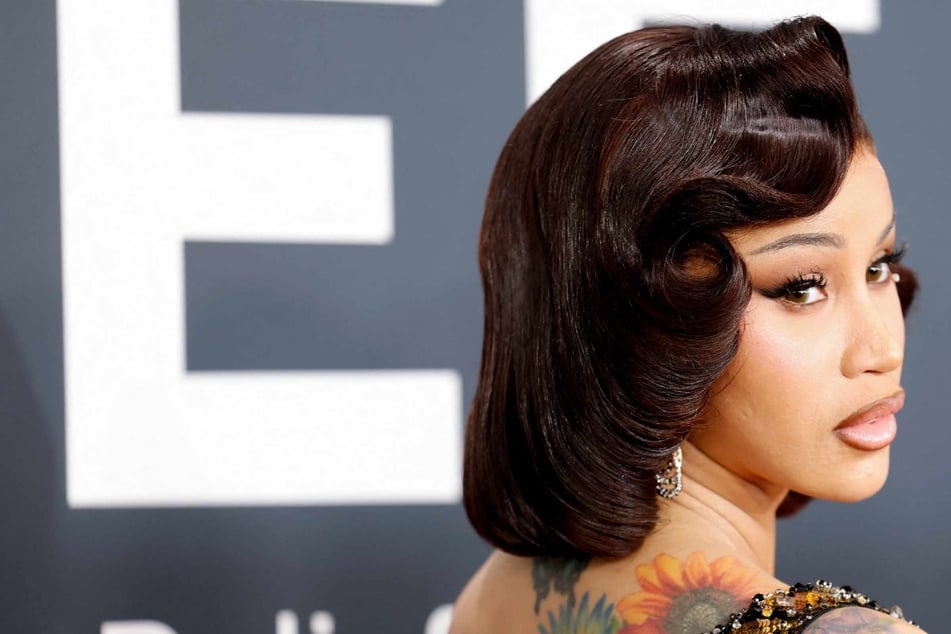 Cardi B goes off about Trump's Secret Service giving her a "hard time" at Super Bowl