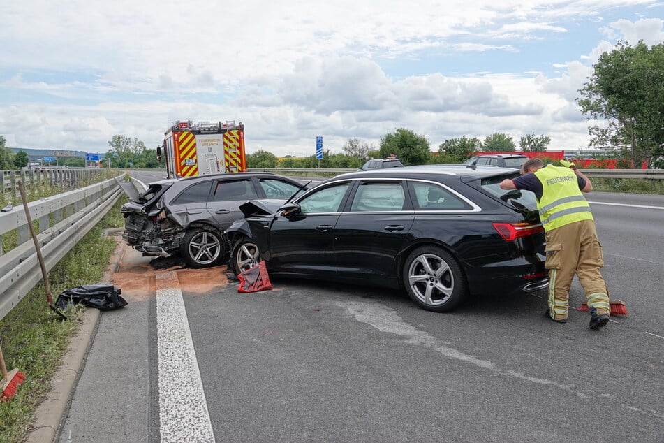 Auf der A4 krachte ein Audi A6 in ein Zivilfahrzeug der Polizei.