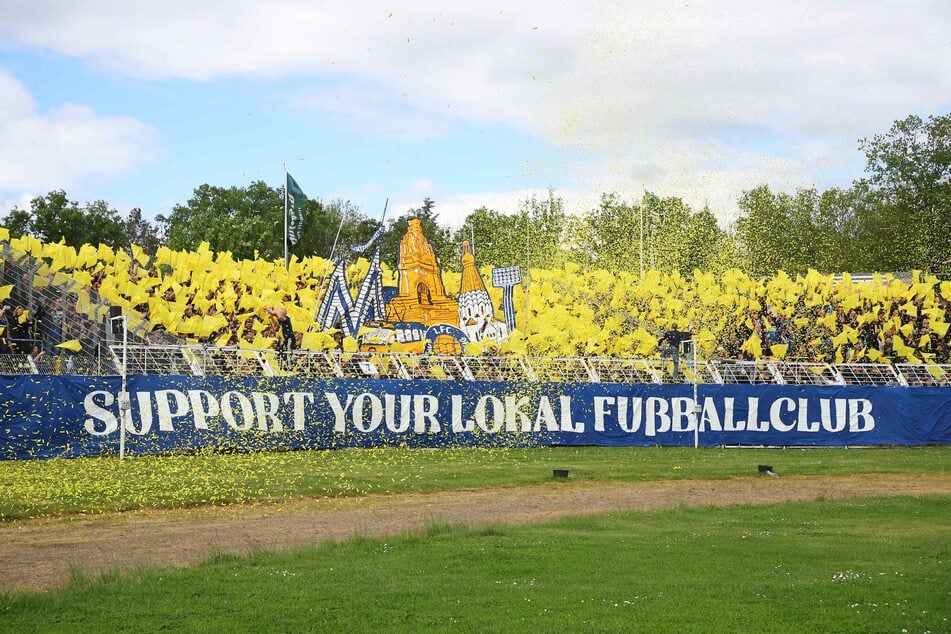 Die Fans des 1. FC Lokomotive Leipzig haben sich eine tolle Choreo einfallen lassen.