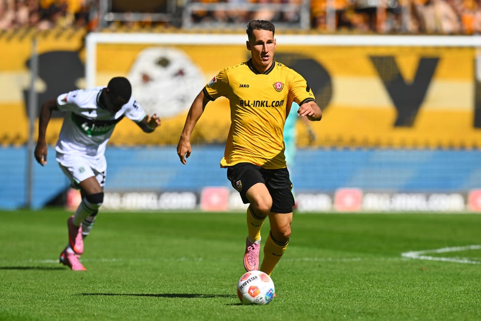 Das Dynamo-Trikot mit der Nummer 2 ist bei Fabers beliebt. Seine drei Schwestern und sein Bruder bekommen es zu Weihnachten von Konrad (28).