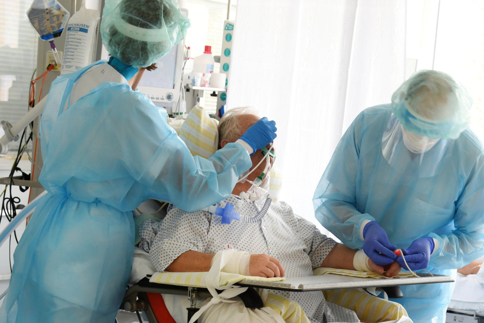 Die Pflege von Covid-Patienten ist aufwendig. Oft brauchen sie mindestens eine Eins-zu-Eins-Betreuung.