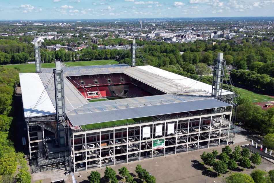 Im RheinEnergie-Stadion trägt der 1. FC Köln seine Heimspiele seit 2003 aus.