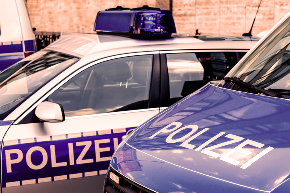 Mehrere Polizeistreifen nahmen an der sofort eingeleiteten Fahndung teil. (Symbolbild)